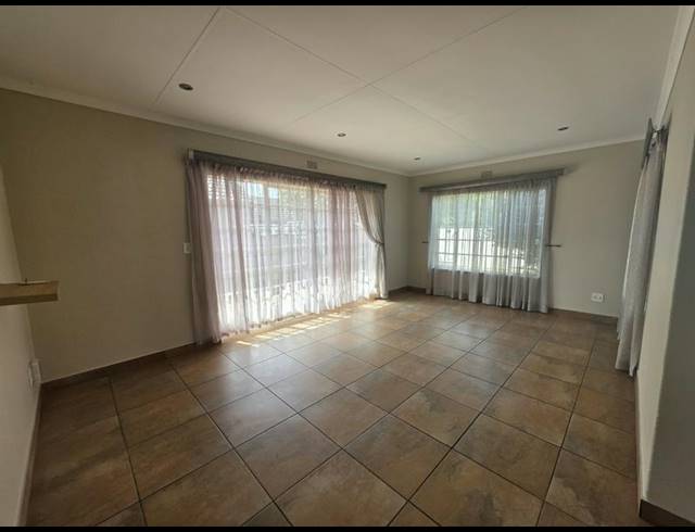3 BEDROOM HOUSE FOR SALE IN BONAERO PARK
